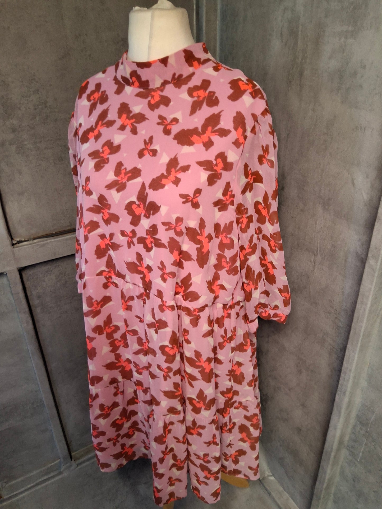 Vero Moda Pink Floral Floaty Dress – Size 20/22 | Swishy, Sheer & Chic 🌸
