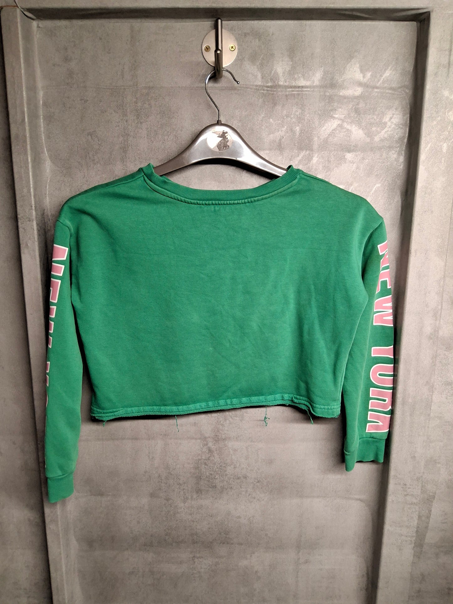 H&M girls green cropped jumper age 11-12years