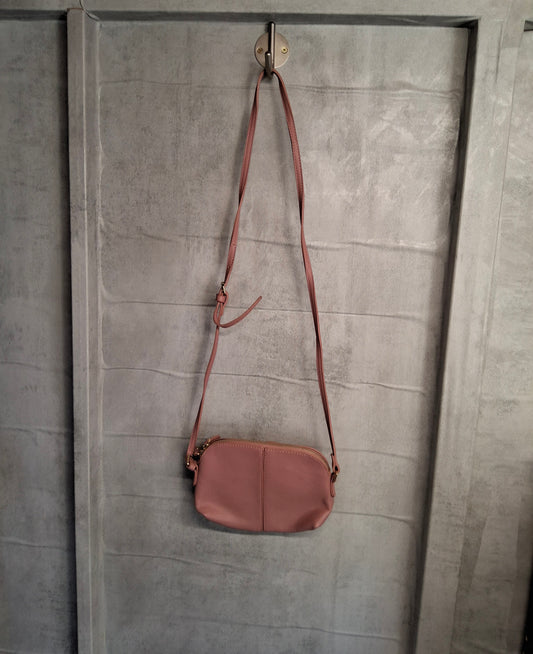 Pink, pretty & practical 💕 | Dorothy Perkins crossbody bag