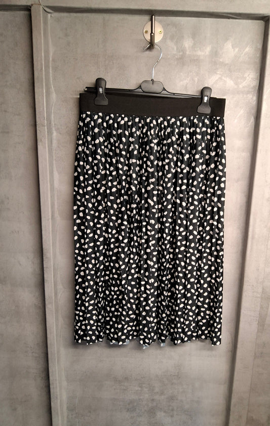 Lipsy Black & White Pleated Midi Skirt – Size 12 – Floaty, Spotty & Fabulous