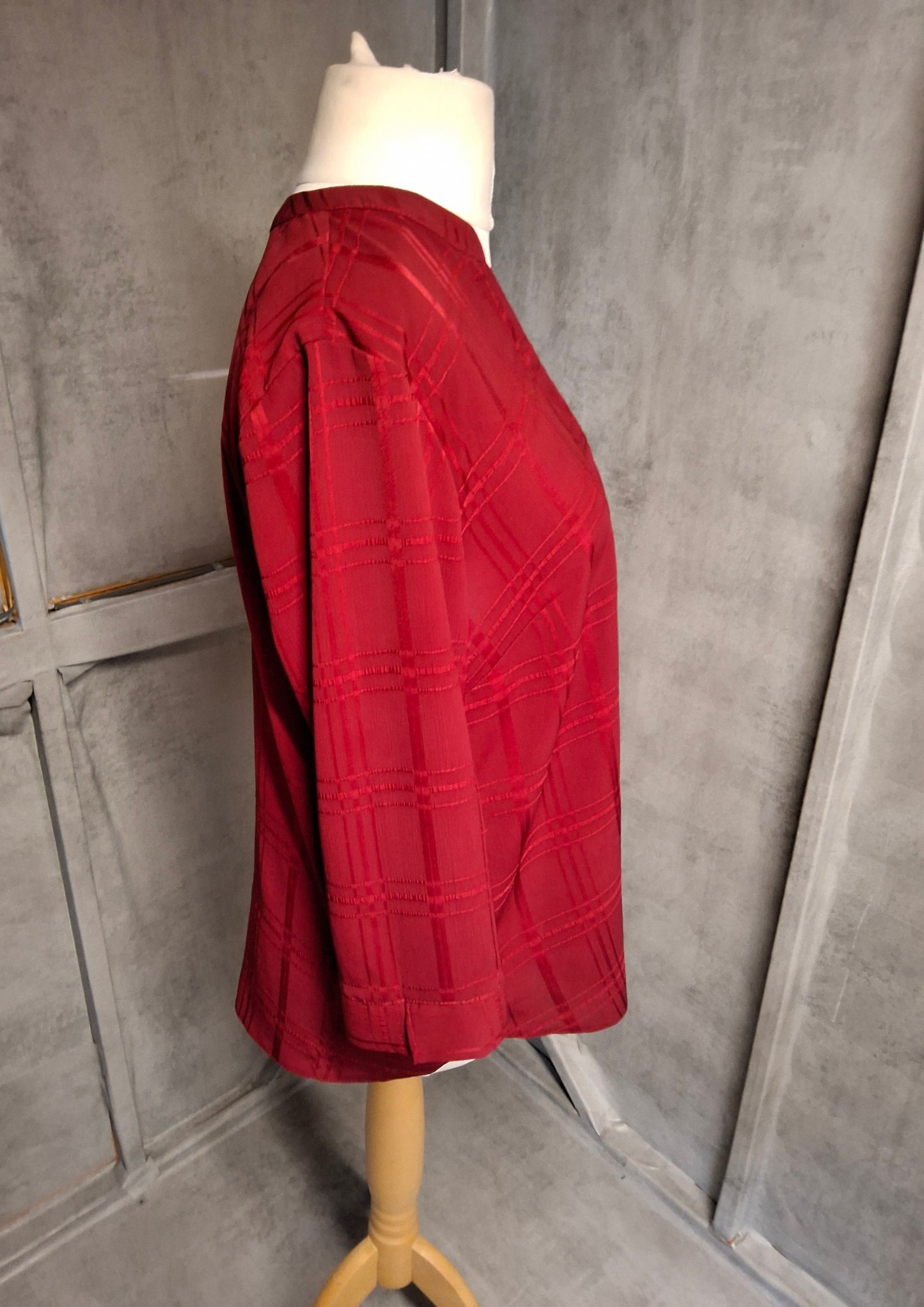 Nutmeg Red Checked Long Sleeve Blouse – Size 14 – Relaxed Fit