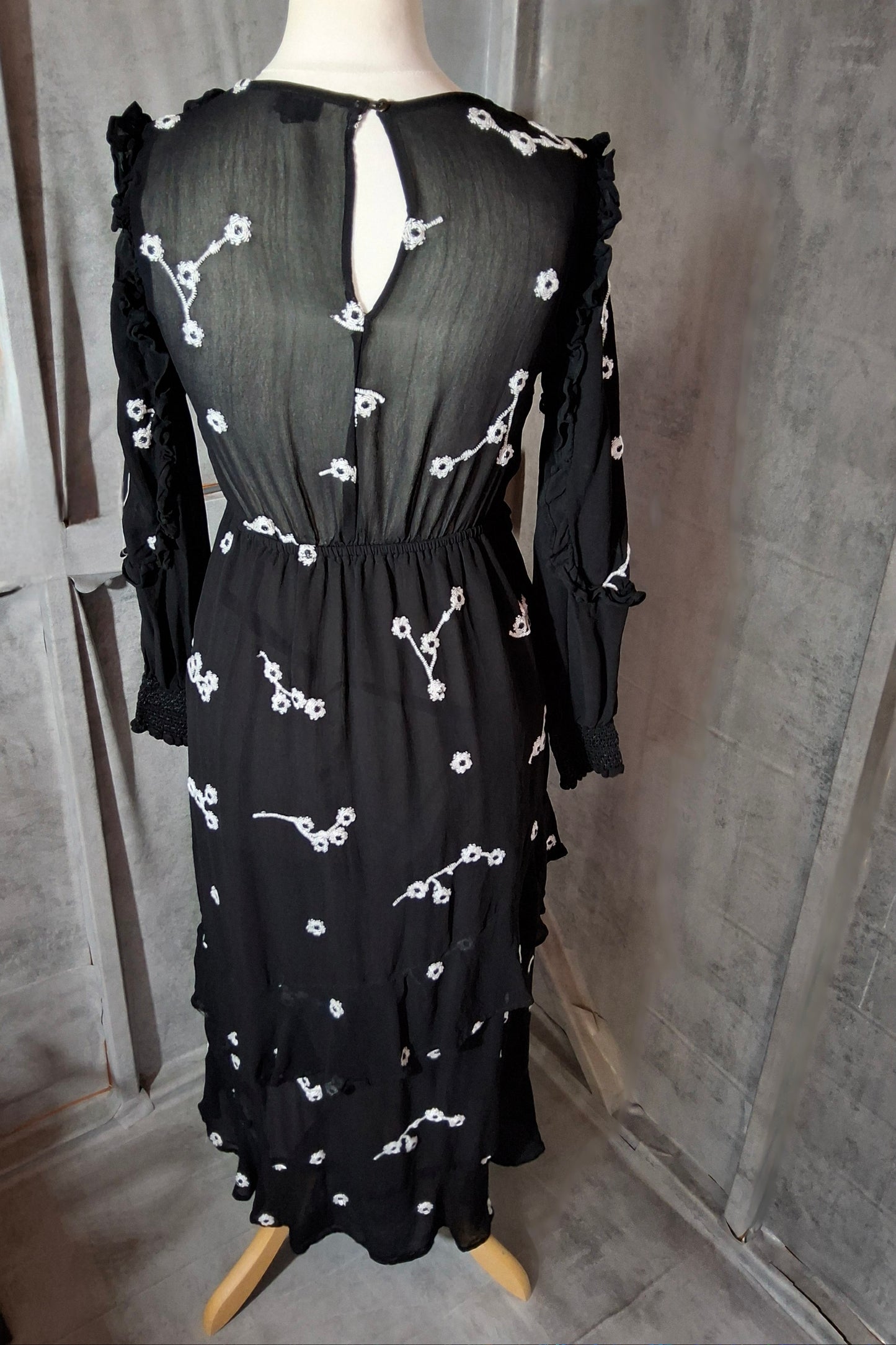 River Island Black & White Floral Frill Midi Dress – Size 8