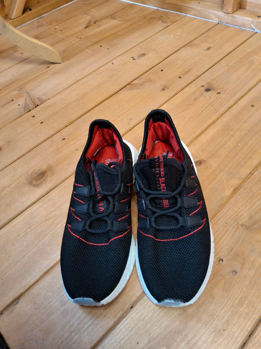 👟 Crosshatch Black Label Trainers – Boys’ Size 5 👟