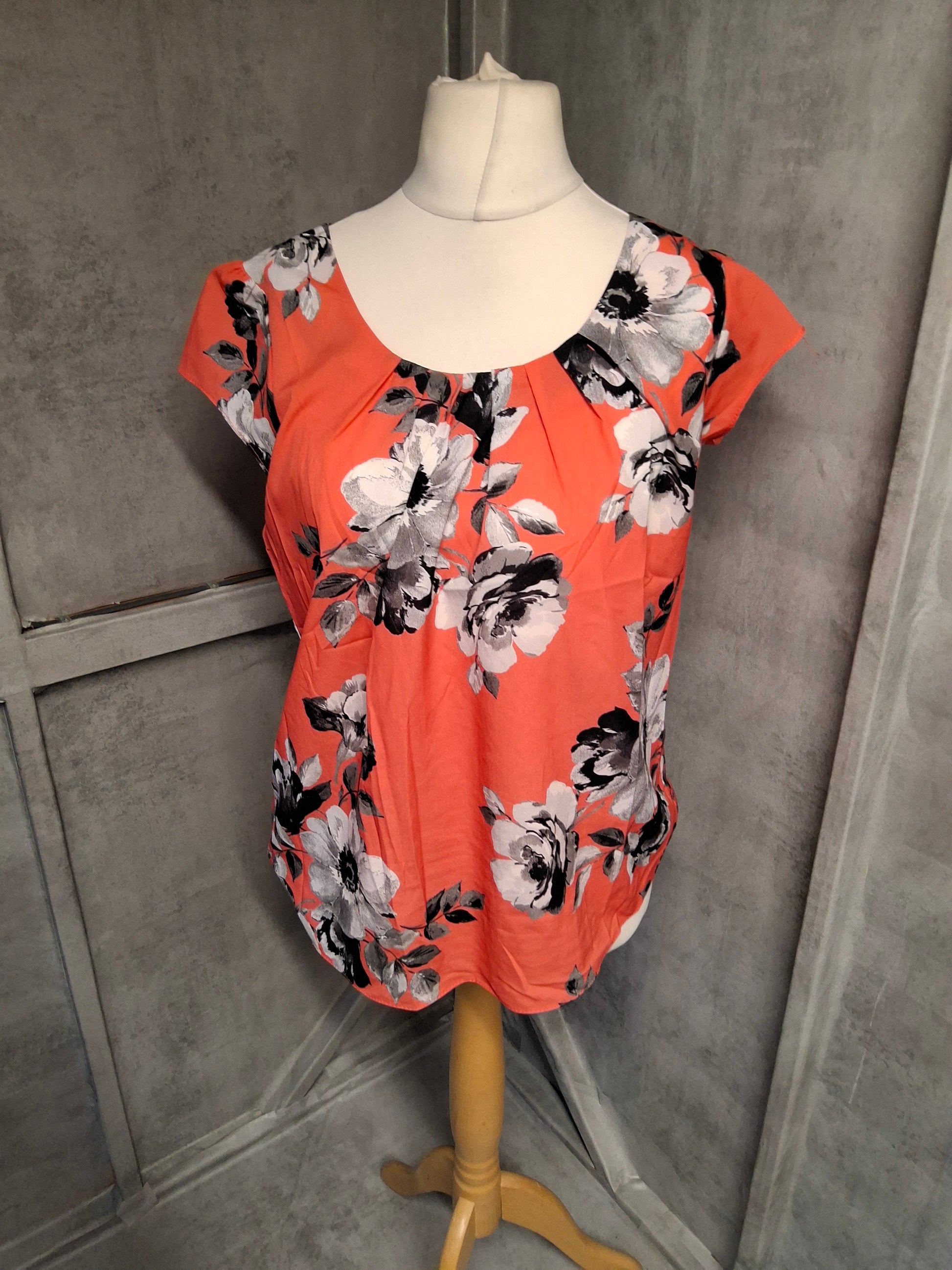 Wallis Orange Floral Zip-Back Blouse – Size 12 🌺