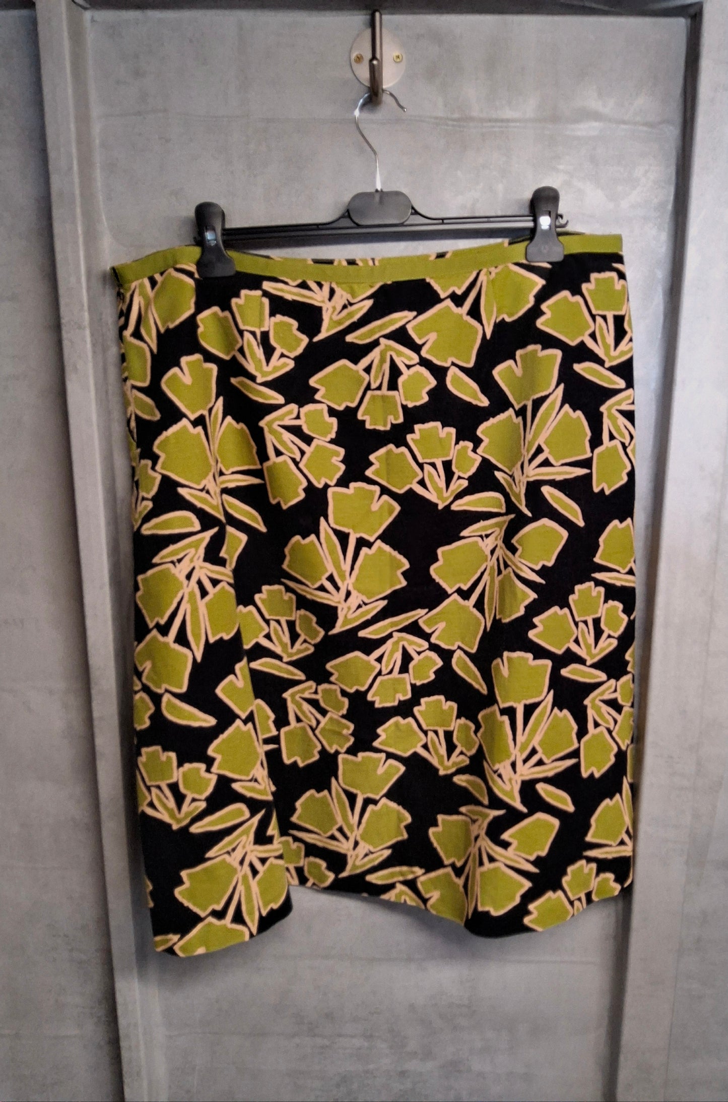 Laura Ashley Black & Green Floral Midi Skirt – Size 20 – Linen Blend