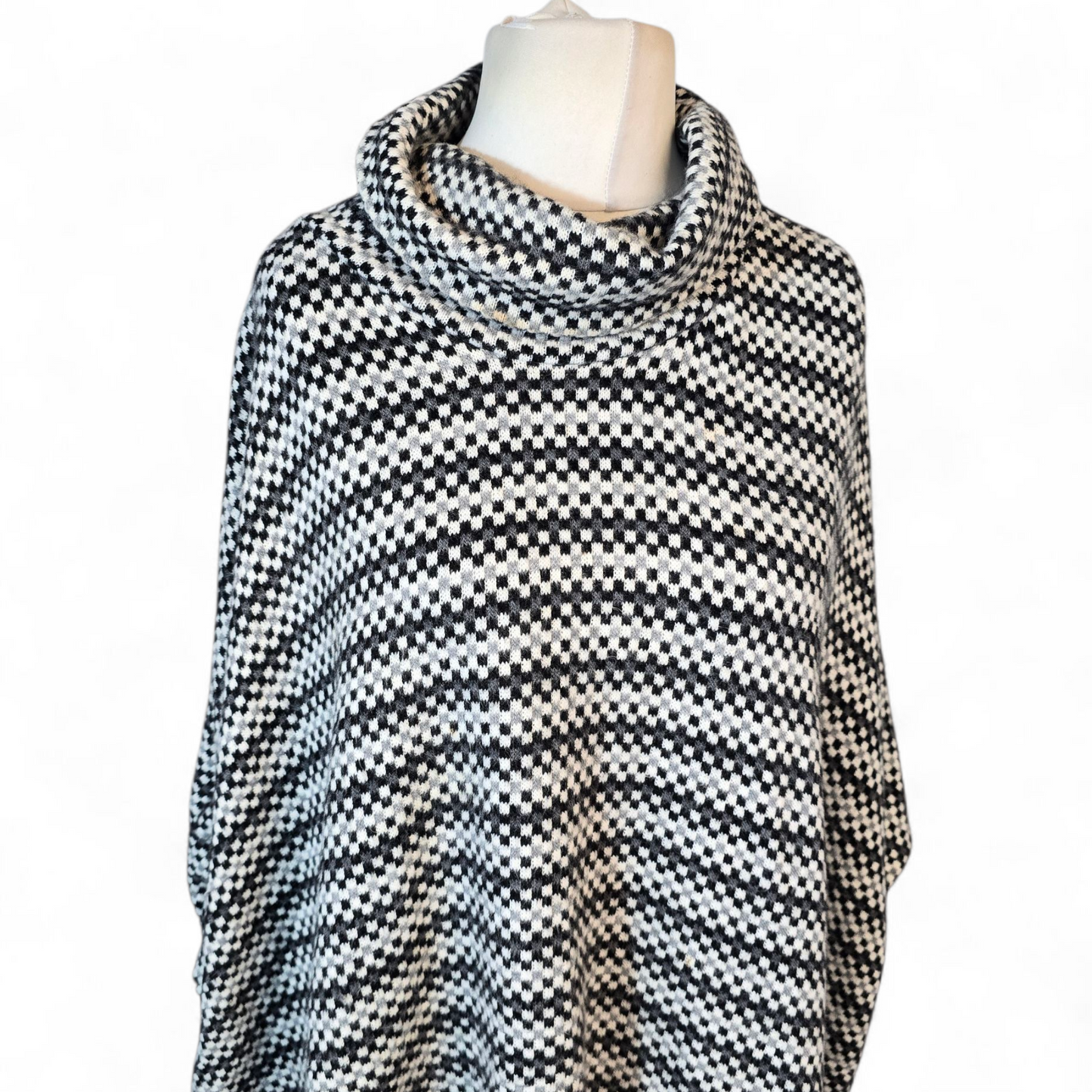 LV Clothing Made in Italy Checked Turtle Neck Jumper – One Size (Best Fits 22+) – Grey, White & Black