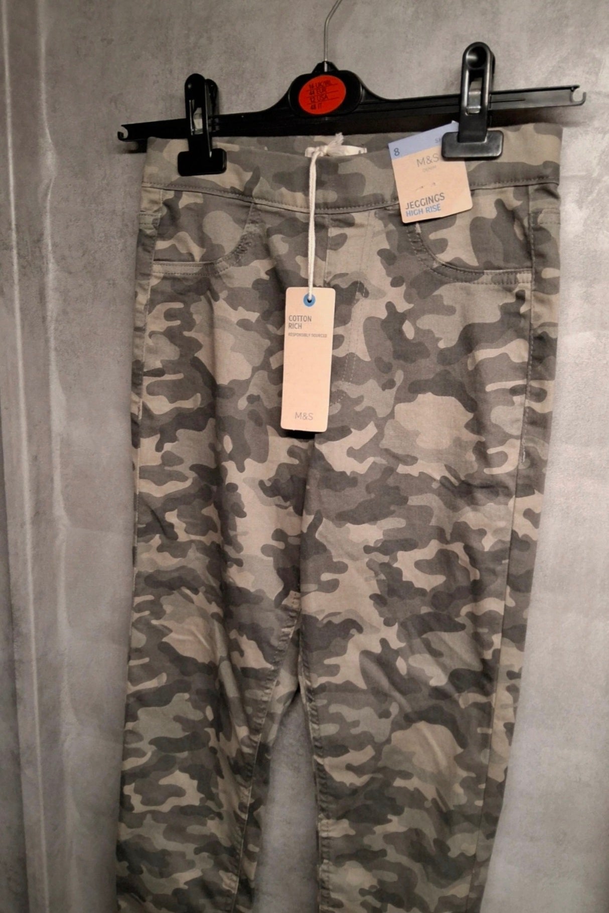 M&S Khaki Camo Jeggings – Size 8 Short – NWT Pull-On Style