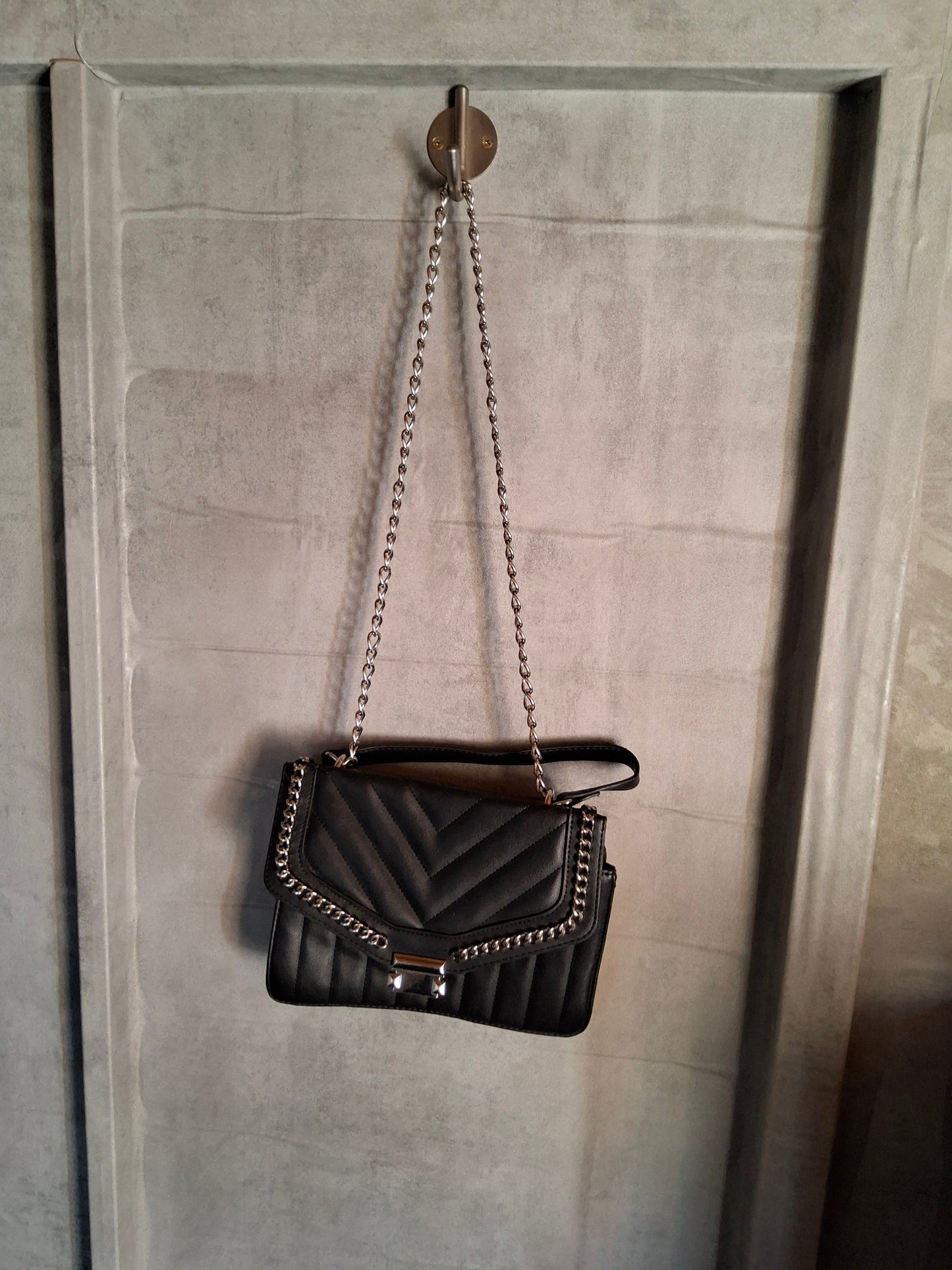 Primark Black Quilted Chain Bag – Popper Close & Dual Strap