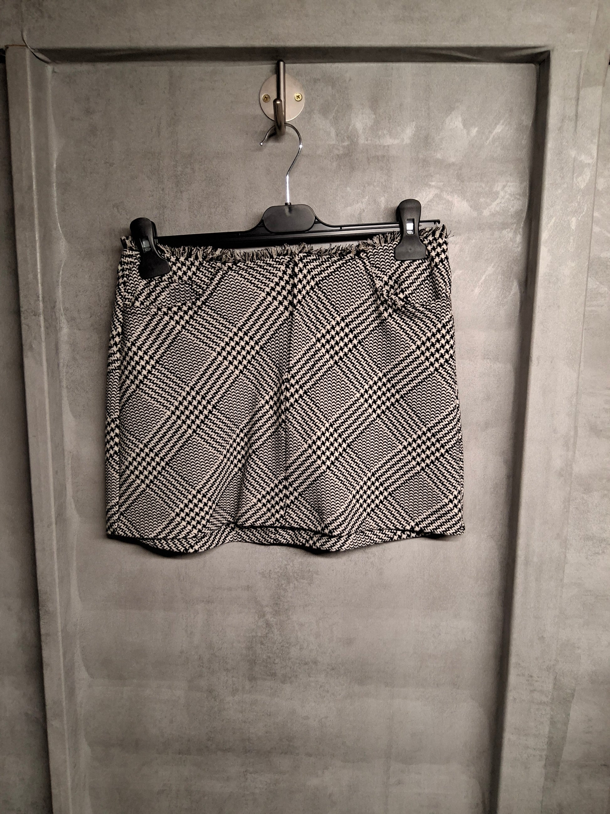 Zara Grey & Black Checked Mini Skirt – Size S (UK 8) – Classic Smart Casual