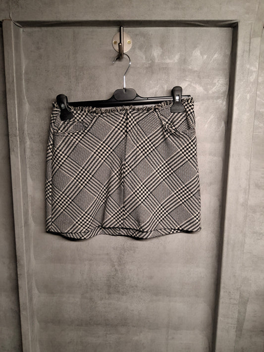 Zara Grey & Black Checked Mini Skirt – Size S (UK 8) – Classic Smart Casual