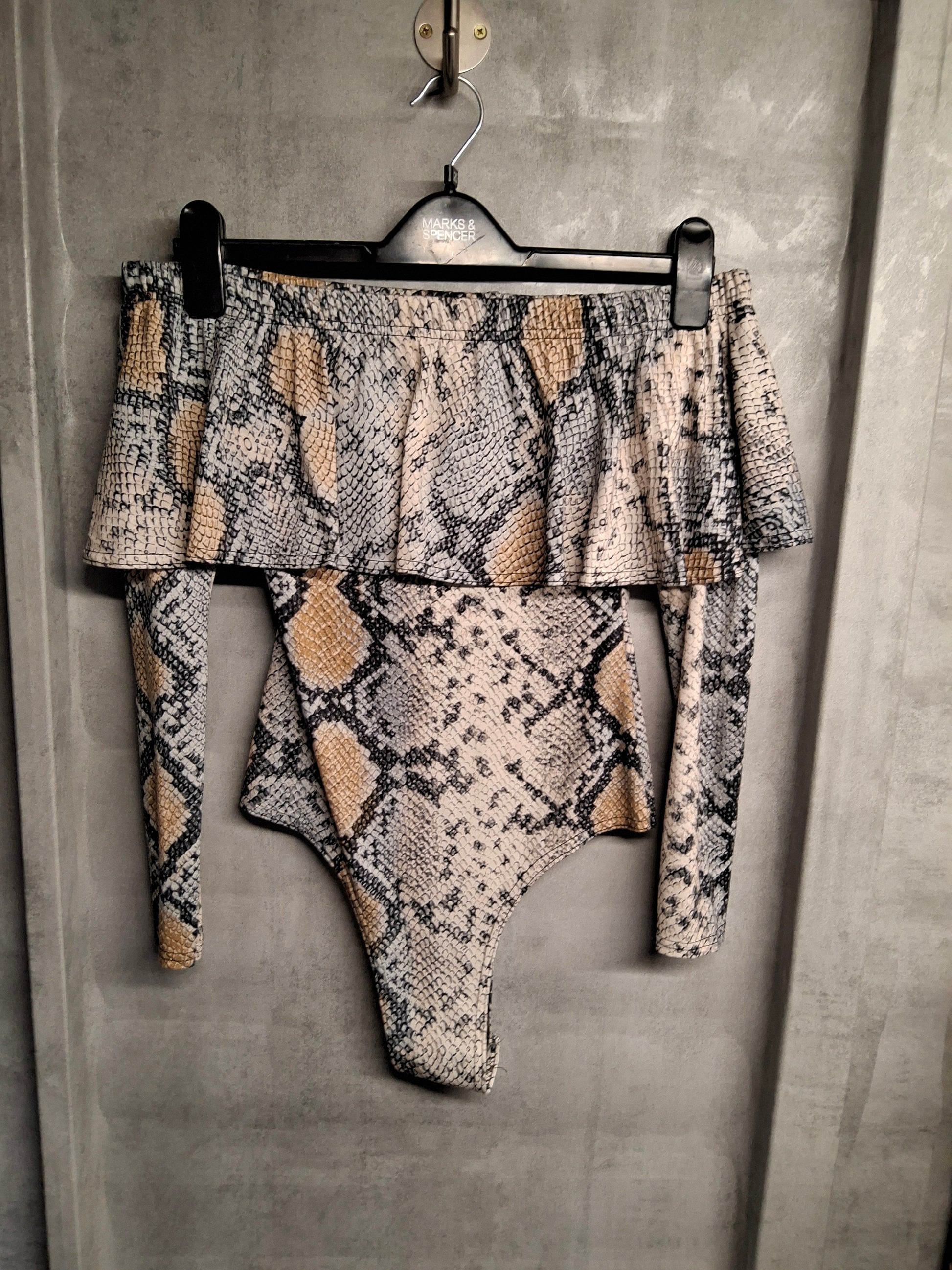 PrettyLittleThing Beige Snakeskin Off-Shoulder Bodysuit – Size 8 – Fierce Party Fit