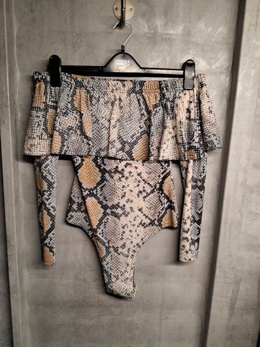 PrettyLittleThing Beige Snakeskin Off-Shoulder Bodysuit – Size 8 – Fierce Party Fit