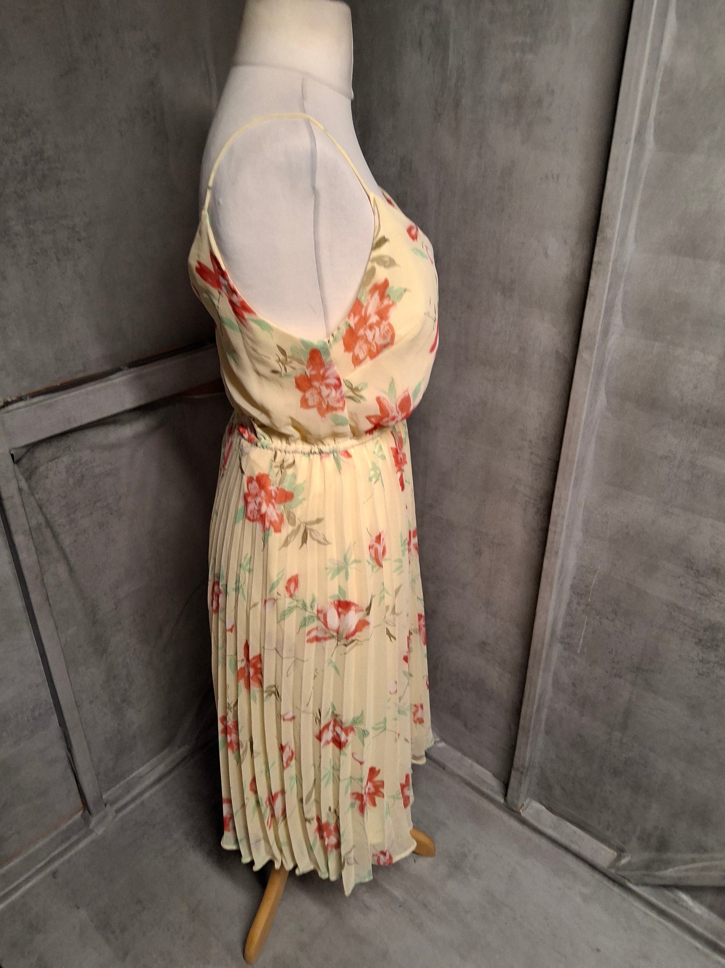 ASOS Yellow Floral Pleated Midi Dress | Size 12 | Garden Party Approved