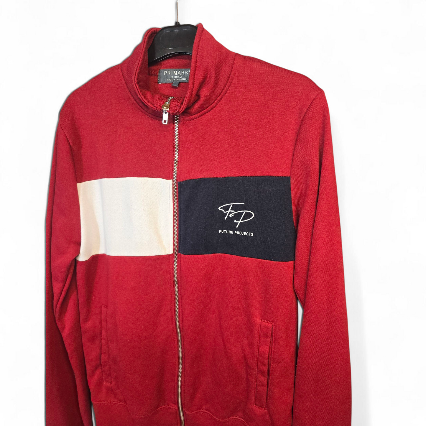 Primark Red Zip-Up Jumper with Pockets – ‘Future Projects’ – Men’s XS