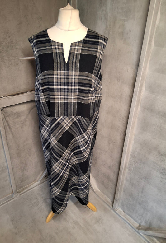 Laura Ashley Navy & Grey Checked Midi Dress – Size 18 – Lined & Luxe Feel