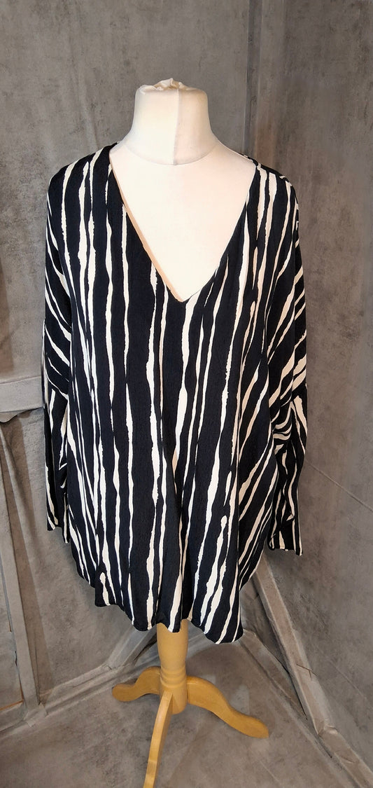 F&F Black & White Striped Oversized Blouse – Size 10 – 100% Viscose
