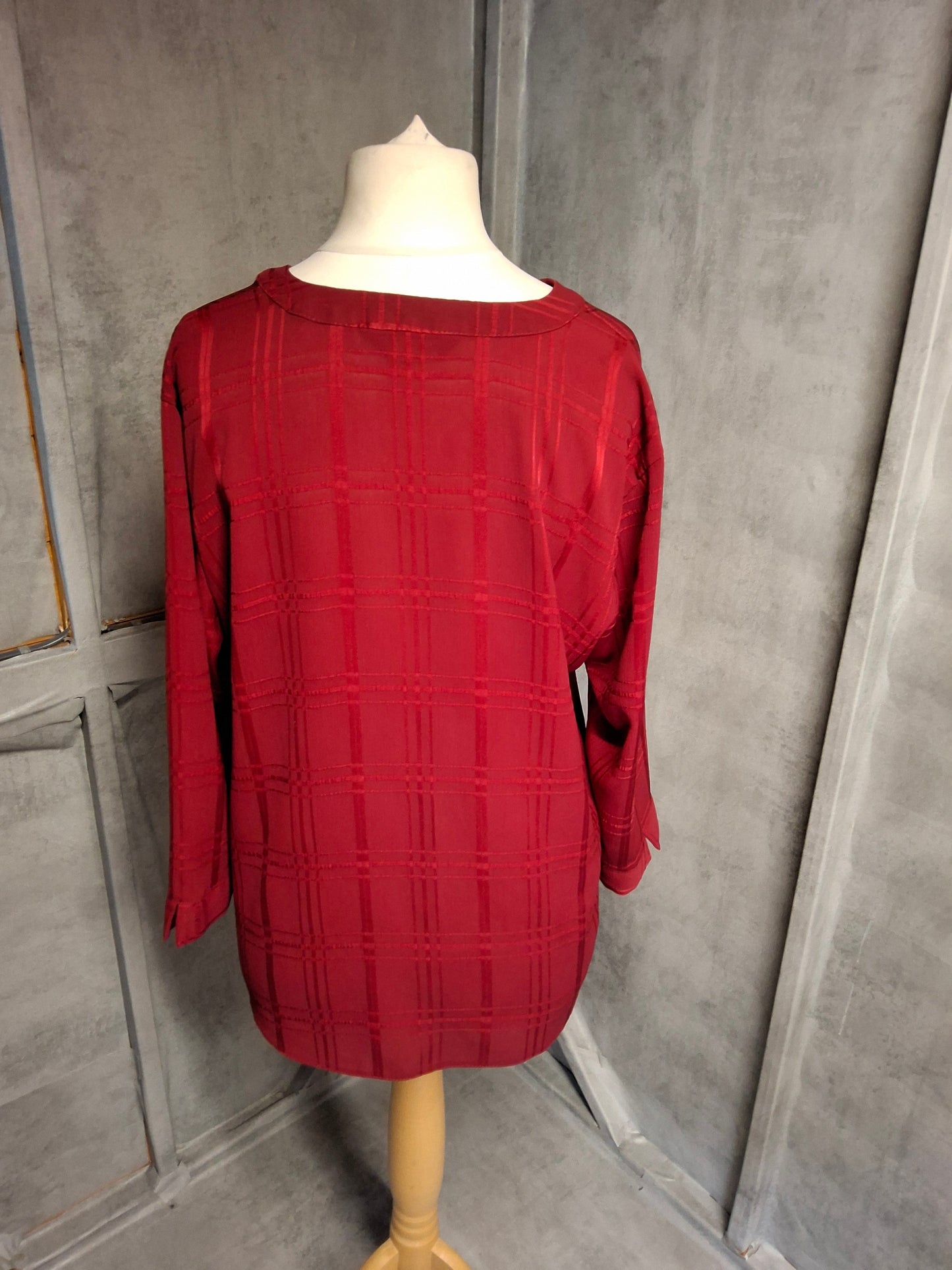 Nutmeg Red Checked Long Sleeve Blouse – Size 14 – Relaxed Fit
