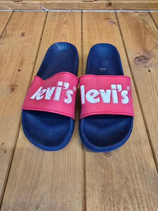 Levi’s Sliders Red & Navy – Size EU36 UK3.5, Comfy Fit, Bold Colour, Casual Style, Minor Marks